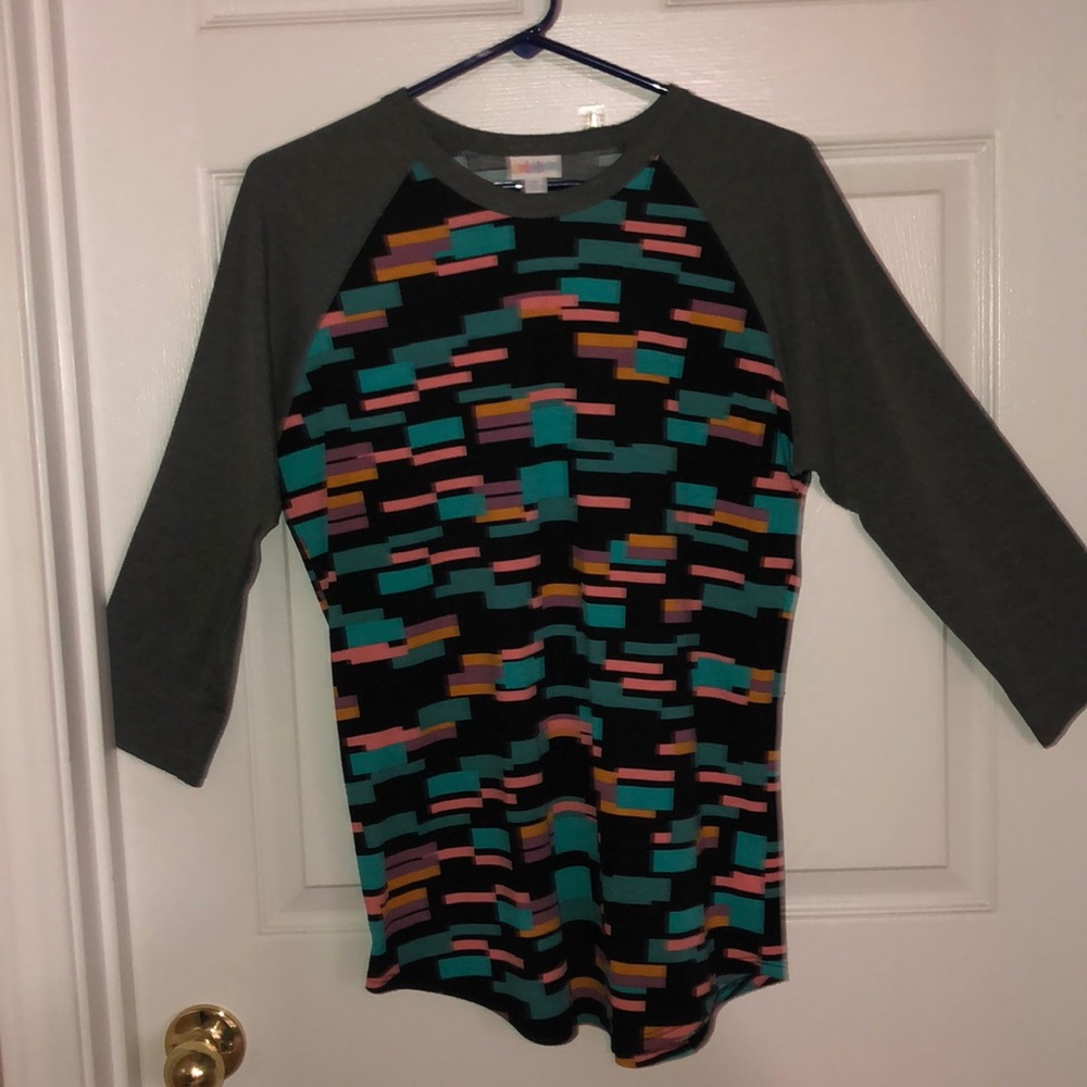LuLaRoe “Randy” T Shirt